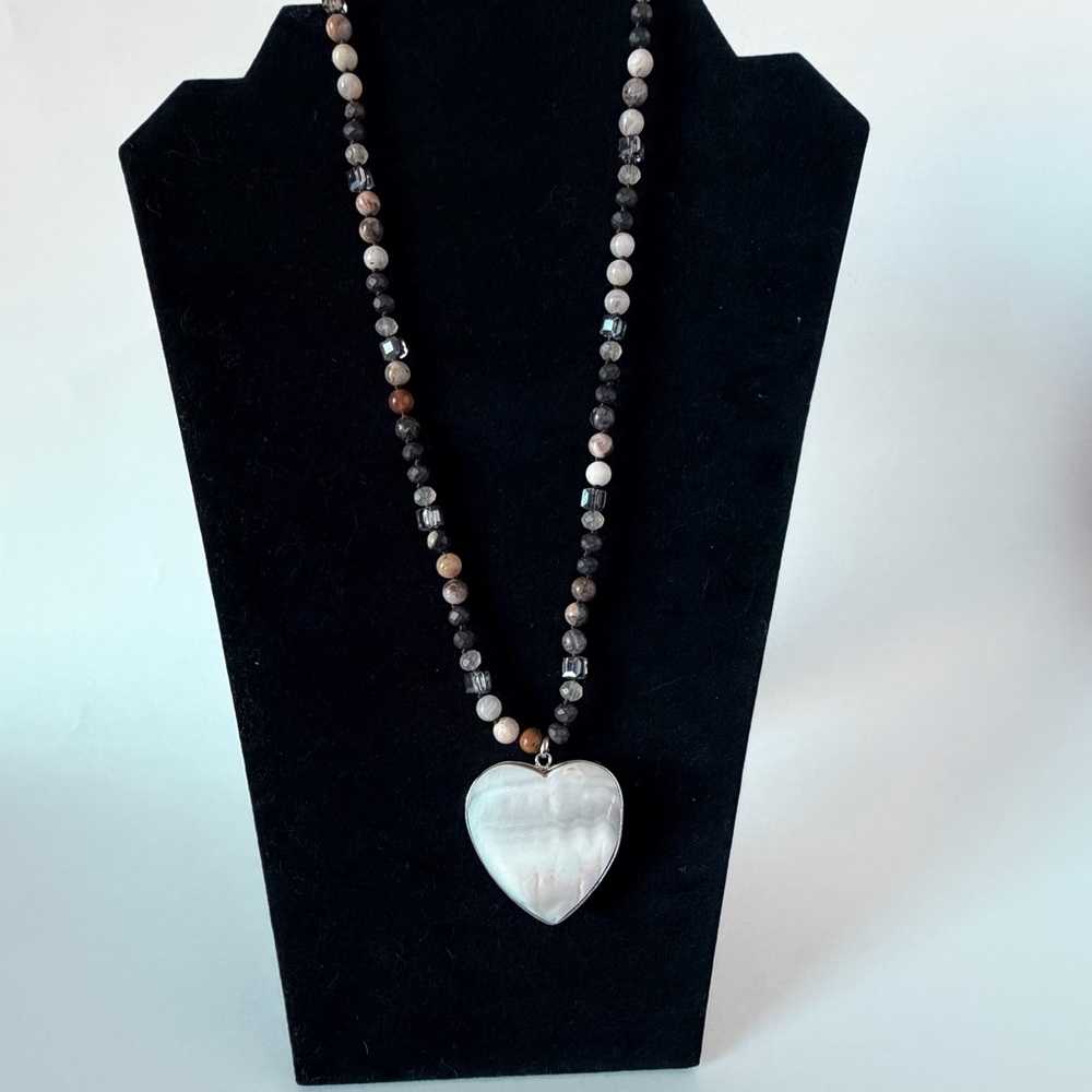 Abalone shell heart pendant beaded long necklace reversible - Picture 3 of 8